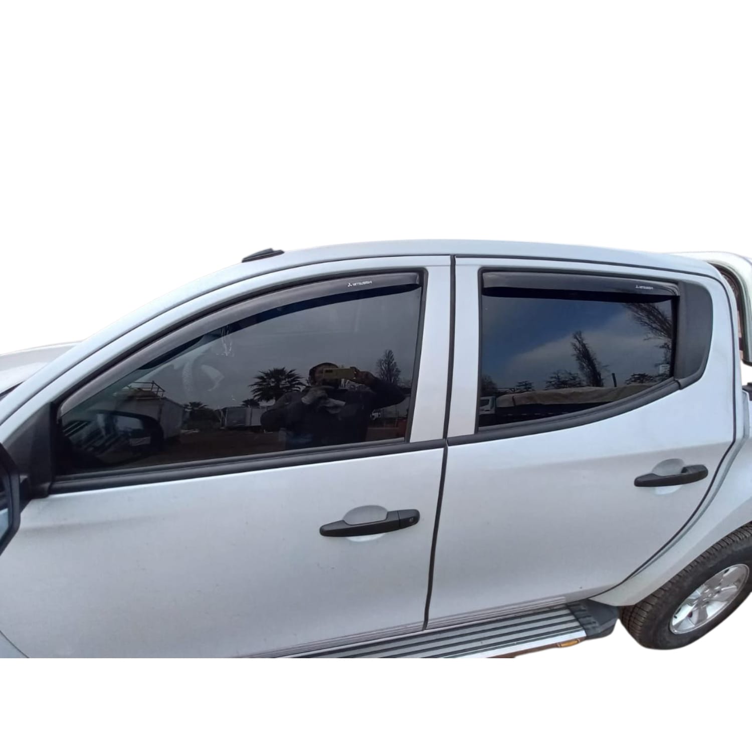 Set De Aletas Botaaguas Mitsubishi L200 2016 - 2024 - Imagen 4