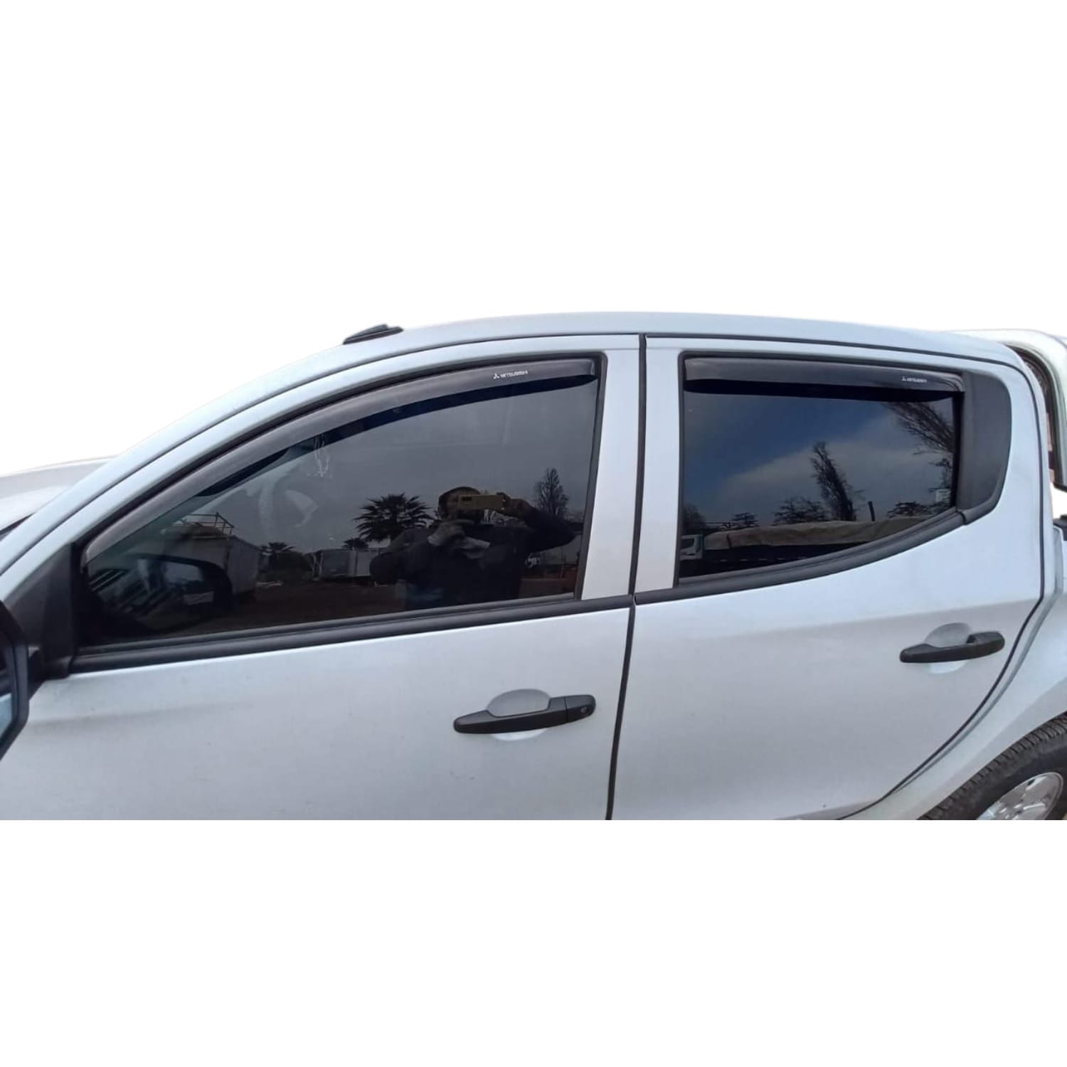 Set De Aletas Botaaguas Mitsubishi L200 2016 - 2024 - Imagen 2